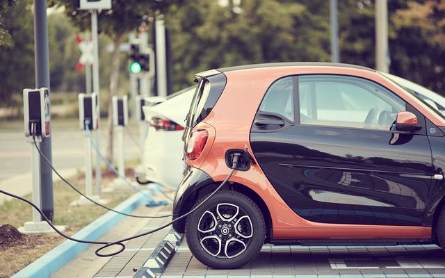 Electric car plugged into charge point CREDIT: andreas160578 via Pixabay