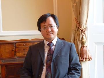 Portrait of Professor Steve Tsang